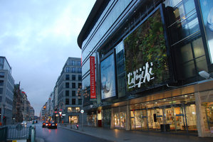 FriedrischStrasse et Mur végétal Galeries Lafayette, Berlin, 10 Dec 2011