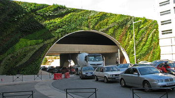 Pont  Max Juvénal, Aix-en-Provence, Mur Végétal et embouteillages, août 08