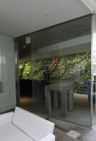 CNAC Wall, à travers la vitre