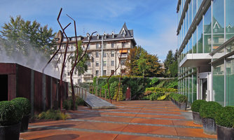 SPG Amandolier, Genève, White, Green, Red, Blue in October 2013