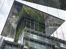 Le Nouvel, top vertical garden and its reflection in the stainless steel mirror, Kuala Lumpur, Aug. 2018