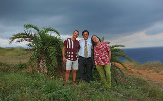 Pascal Heni, George Kuo and Patrick Blanc in front of Phoenix loureiroi at the top of a sea cliff, Kenting NP, Taiwan, Oct. 2015