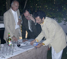 Pascal Héni, Patrick Blanc and Eric Dufaure signing a contract, Delhi, Dec. 2003