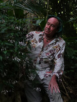 Patrick Blanc and Chassalia violacea, way to Bondwa Peak, 1400 m asl, Uluguru Mts, Tanzania, Jan. 2021