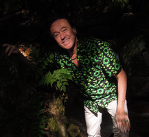 Patrick Blanc and Cyrtomium caryotideum on a forest slope, Yamaguchi, Japan, Oct. 2015