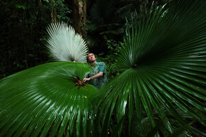 Patrick Blanc and Kerriodoxa elegans, Khao Phra Thaeo NP, Phuket, Thailand, March 2022