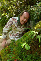 Patrick Blanc   and Nertera granadensis with tiny orange fruits, Tari, 2000 m asl, Hela, Papua New Guinea, March 2016