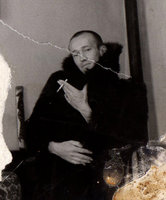 Patrick Blanc déchiré en manteau de skunk, May 1979