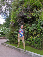 Patrick Blanc devant le Mur Végétal de Chaumont-sur-Loire, 18 ans plus tard, Août 2012