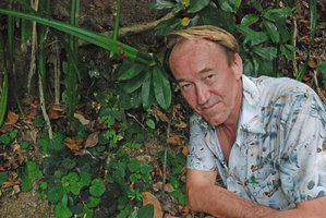 Patrick Blanc discovering the yet undescribed Begonia tagbanua, green and brown individuals, PPSRNP, Palawan, Philippines, Feb 2009