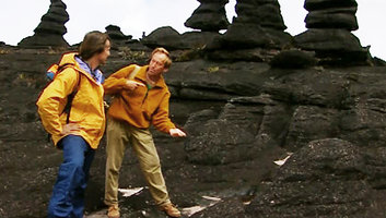 Patrick Blanc explaining to Nicolas Hulot the progressive creation of a soil at the surface of the Kukenan Tepui sandstone table summit, Venezuela, March 1999