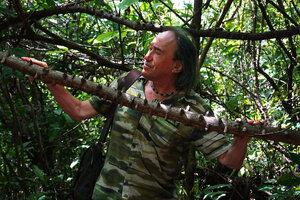 Patrick Blanc holding a branch of Acacia nigrescens covered with knobbed thorns, way to Sanje waterfall, Udzungwa NP, Tanzania, Jan. 2021