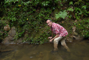 Patrick Blanc in the rheophytic habitat of the small Ficus bambusifolia, Biausevu, Viti Levu, Fiji, Aug. 2016