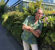 Patrick Blanc looking at flowering Erigeron glaucus, SPG Amandolier, Geneve, Switzerland, Sept. 2019