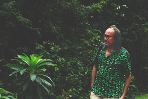 Patrick Blanc observing Lobelia nicotianifolia, Maragunda, Karnataka, India, June 2018