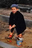 Patrick Blanc playing in the sandbox, Suresnes, 1957