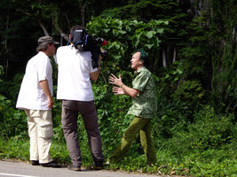 Patrick Blanc, shooting Des Racines et des Ailes with Frederic Wilner, Khao Sok NP, Thailand, Aug. 2006