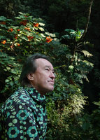 Patrick Blanc under the bright orange fruiting Urera caracasana and Monstera siltepecana, Finca el Pilar, Antigua, Guatemala, Dec. 2019